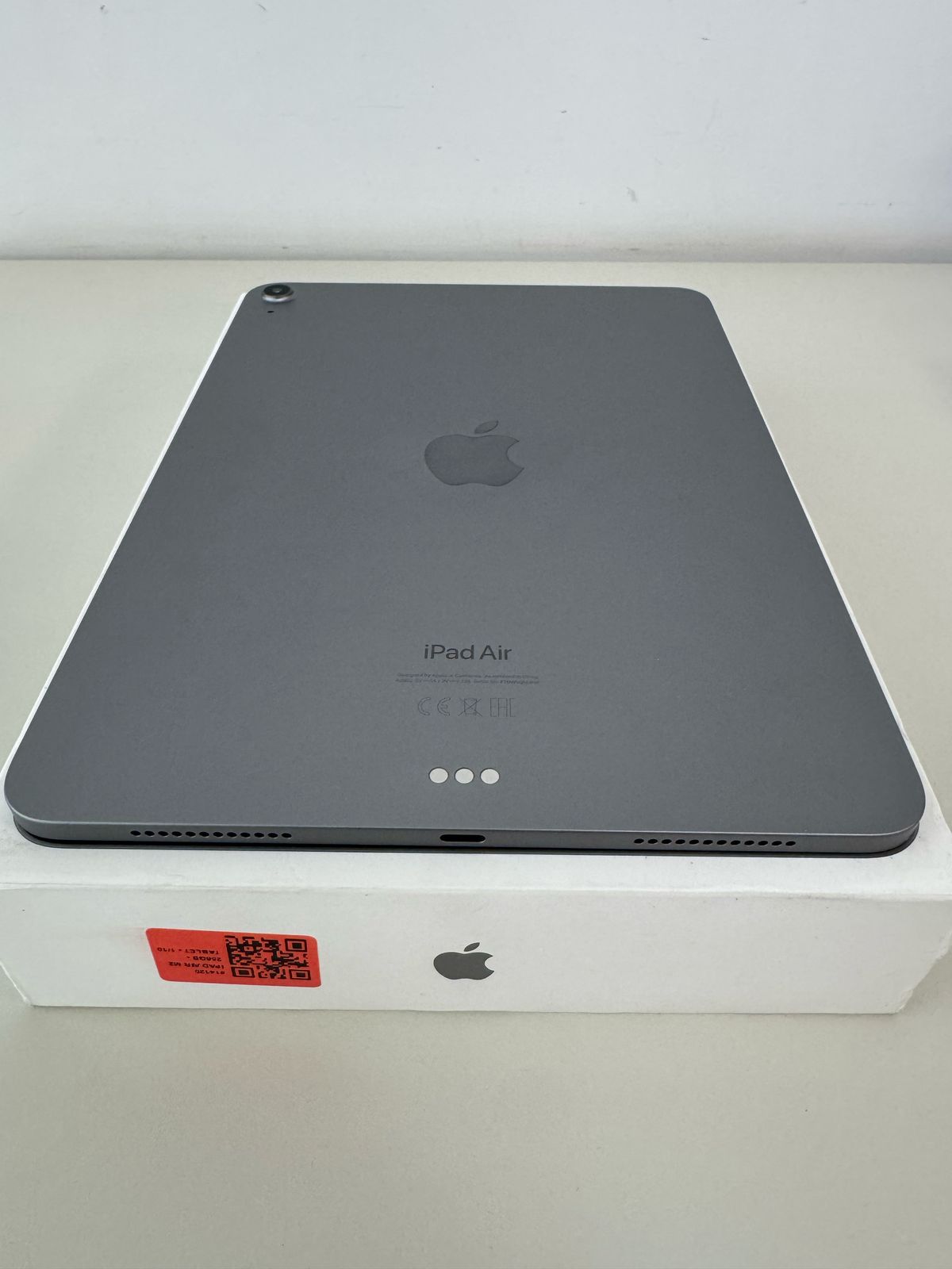 iPad Air M2 11" 256GB Wi-Fi Cinza espacial - Seminovo